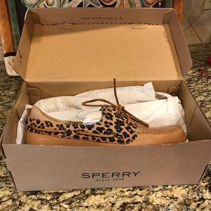 Sperry Oasis Dock  Women’s 10 Leopard accent